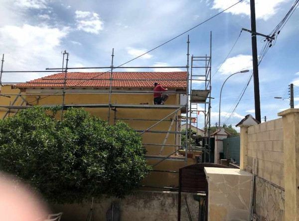 Couverture à Biot