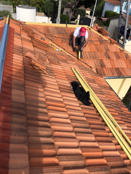Pose de velux à Biot
