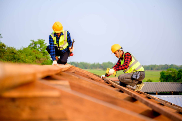 Entreprise de couverture pour pose de fenêtre de toit sur mesure par des ouvriers qualifiés  