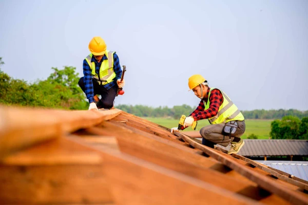 Entreprise de couverture pour pose de fenêtre de toit sur mesure par des ouvriers qualifiés  